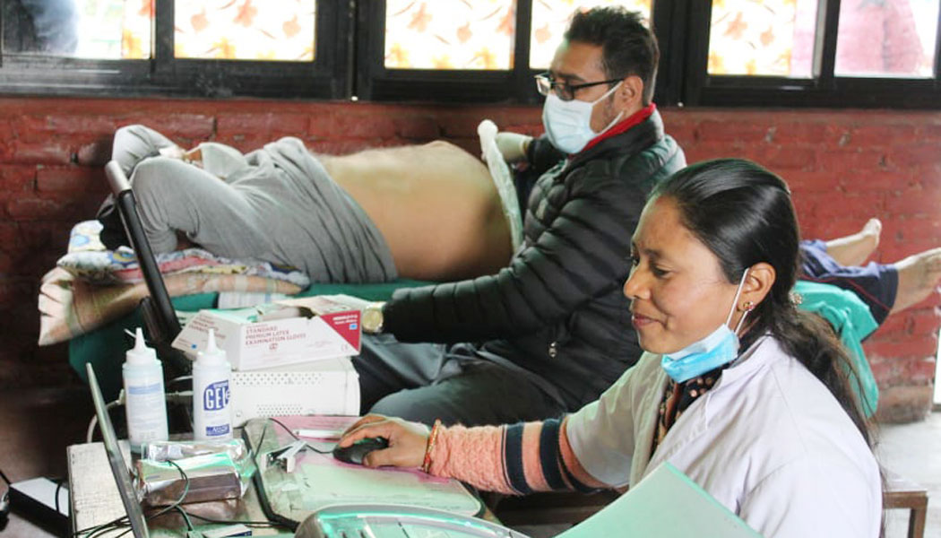 भक्तपुरको सूर्यविनायकमा काठमाडौं मेडिकल कलेजको निःशुल्क स्वास्थ्य शिविर